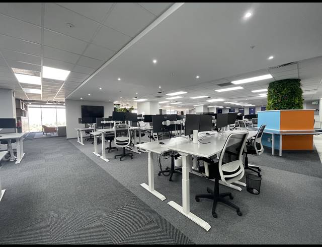 1,770M² OFFICE TO LET IN SANDOWN